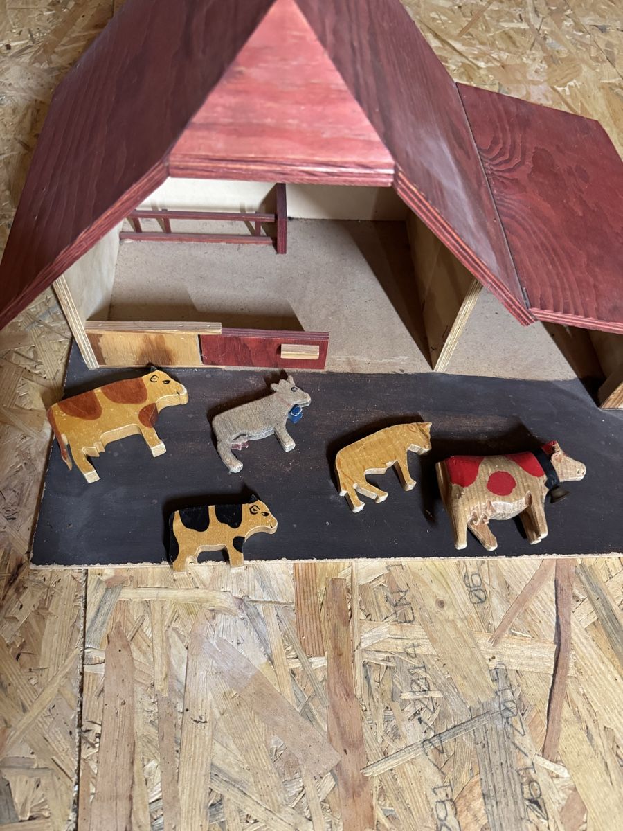 Jouets: Etable en bois avec animaux – D'occasion à Vicques par JU_2824 2