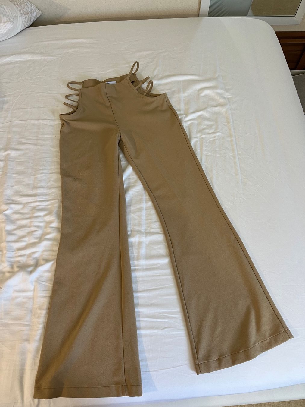 Bershka Pantaloni: Bershka beige pants – Usato da Pully venduto da ari_78pk 3