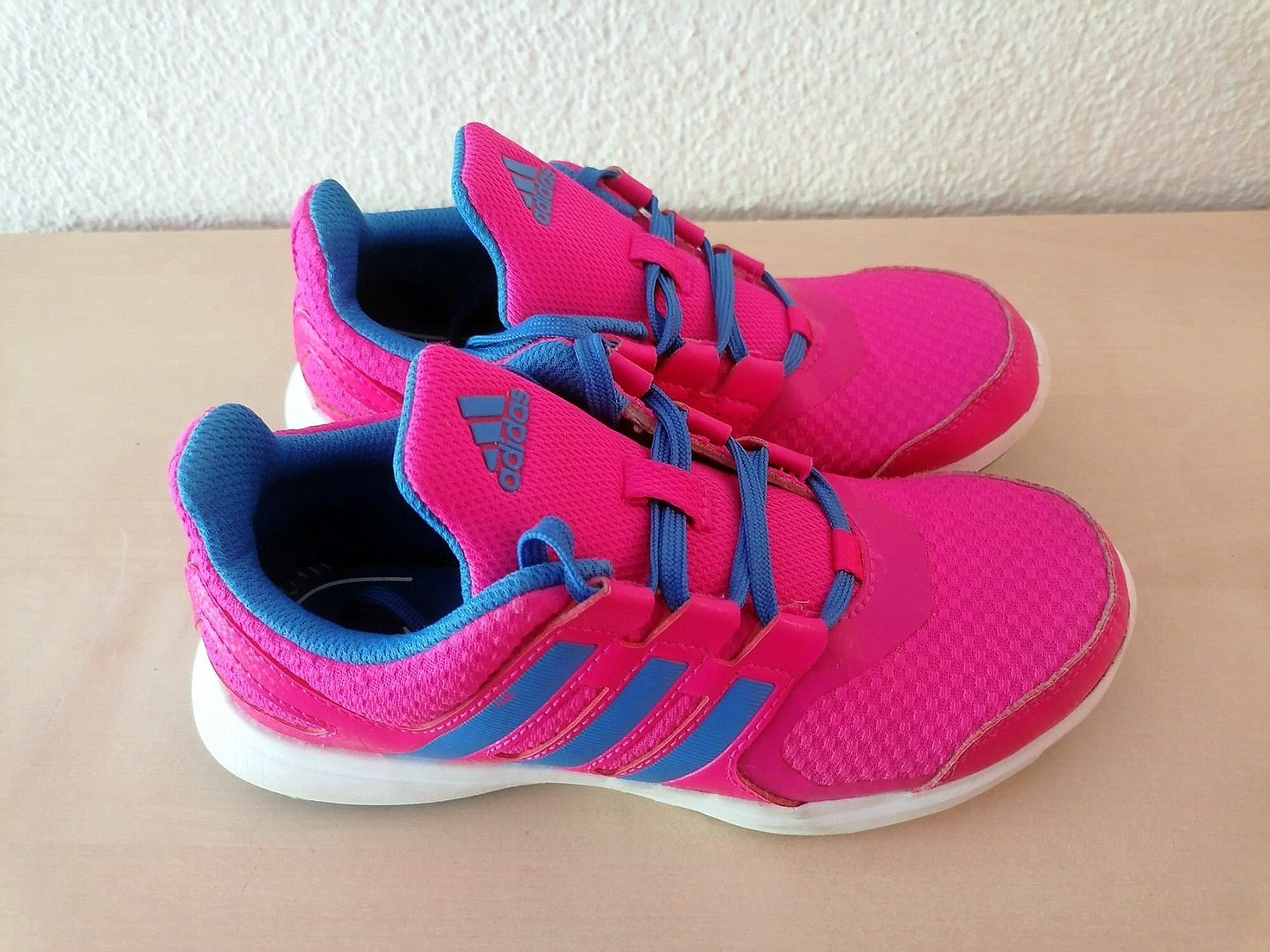 Adidas Herrenschuhe: Adidas Turnschuhe in Pink - Grösse 33 – Gebraucht aus Brunnadern von -Amarilis-