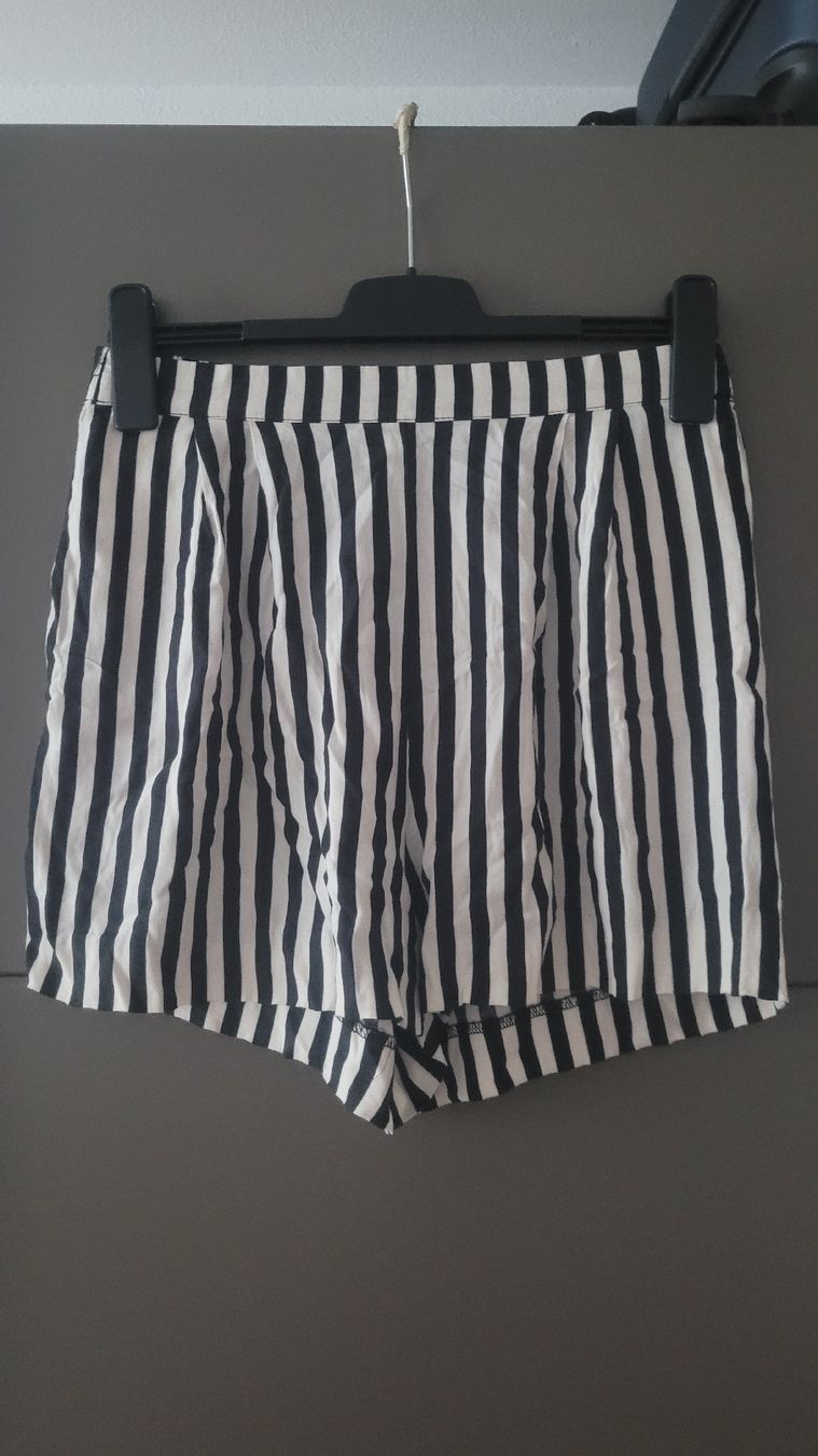 H&M Pantaloni: Short rayé H&M/ viscose taille 36/S – Nuovo (secondo la descrizione) da Vevey venduto da x_y_f