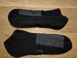 neu: 2 Paar Socken, Grösse 43-46