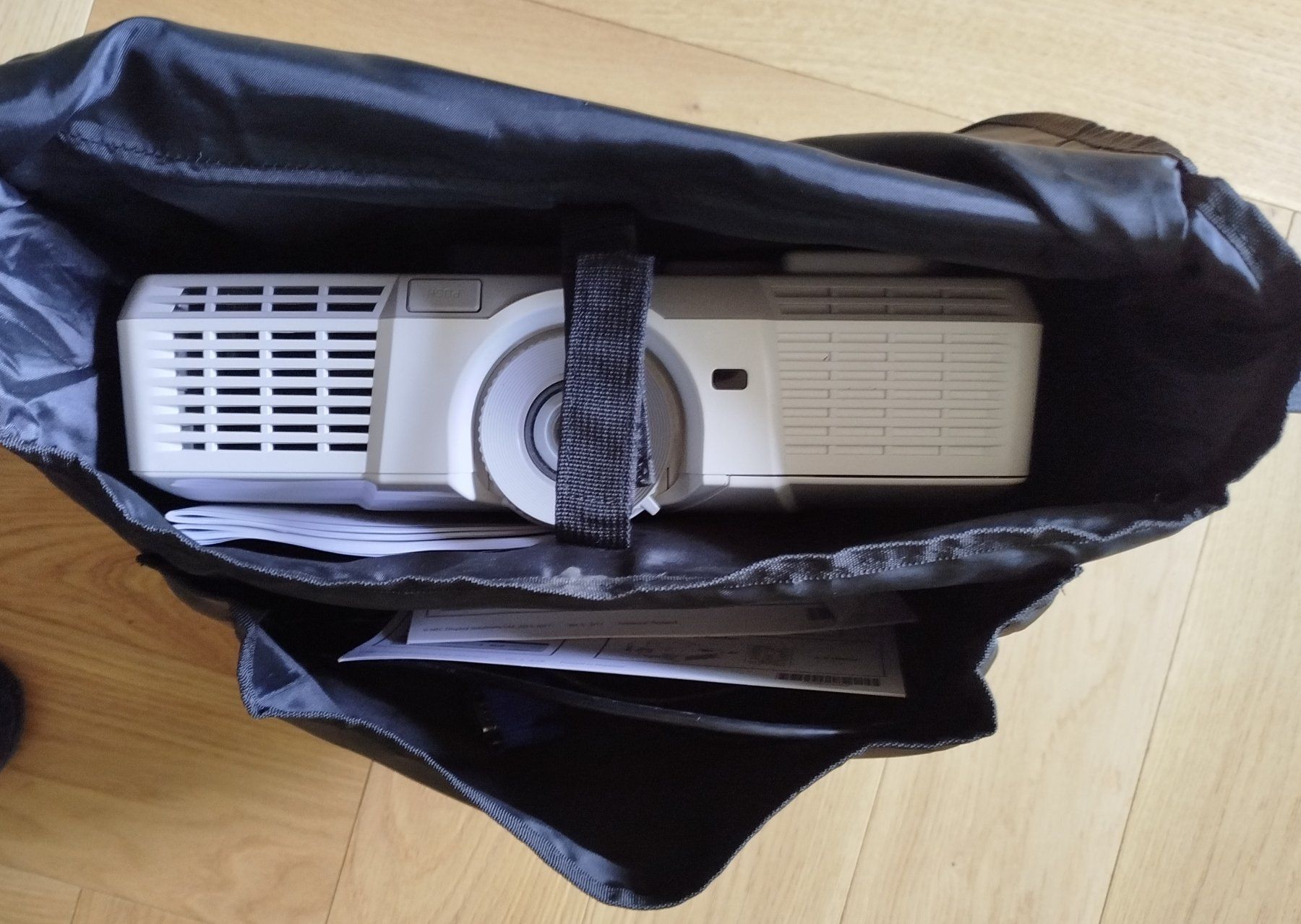 Mitsubishi Proiettori: Mitsubishi WD510U Projektor Beamer – Difettoso da Ipsach venduto da charliez 6
