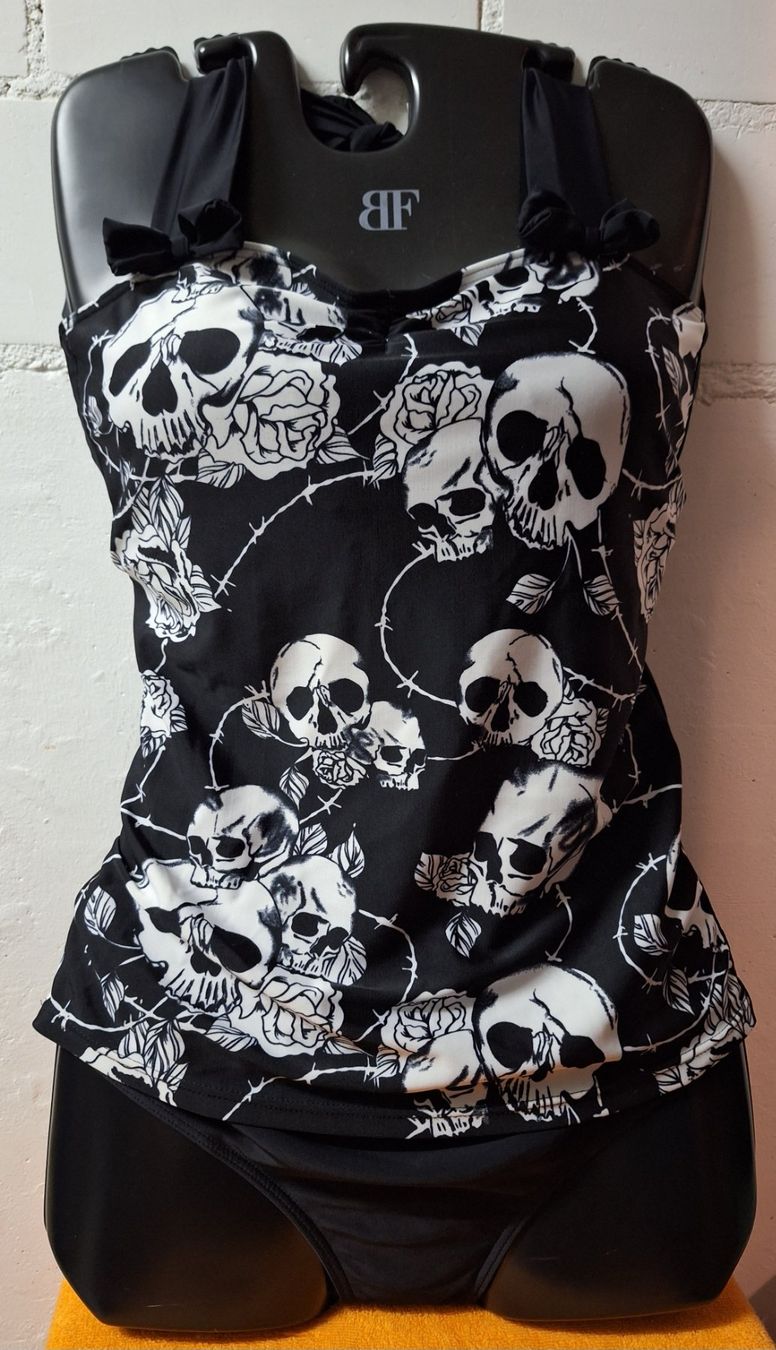 Costumi da bagno & Bikini: Skull Badekleid / EMP Grösse L / Neckholder schwarz – Usato da Muri AG venduto da Edlerweiss