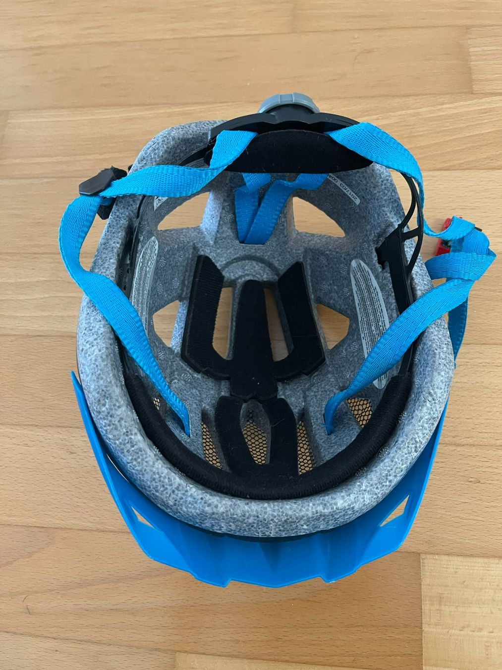 Caschi: Kinderhelm blau-schwarz – Usato da Muttenz venduto da Juvenile33 4