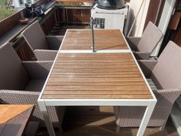 Gartenset Tisch mit 4 Stühlen Holz Metall gebrauchter Zustan