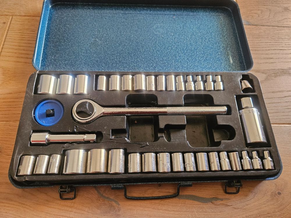 Tous les outils: Steckschlüsselset – D'occasion à Gossau ZH par looren94 1