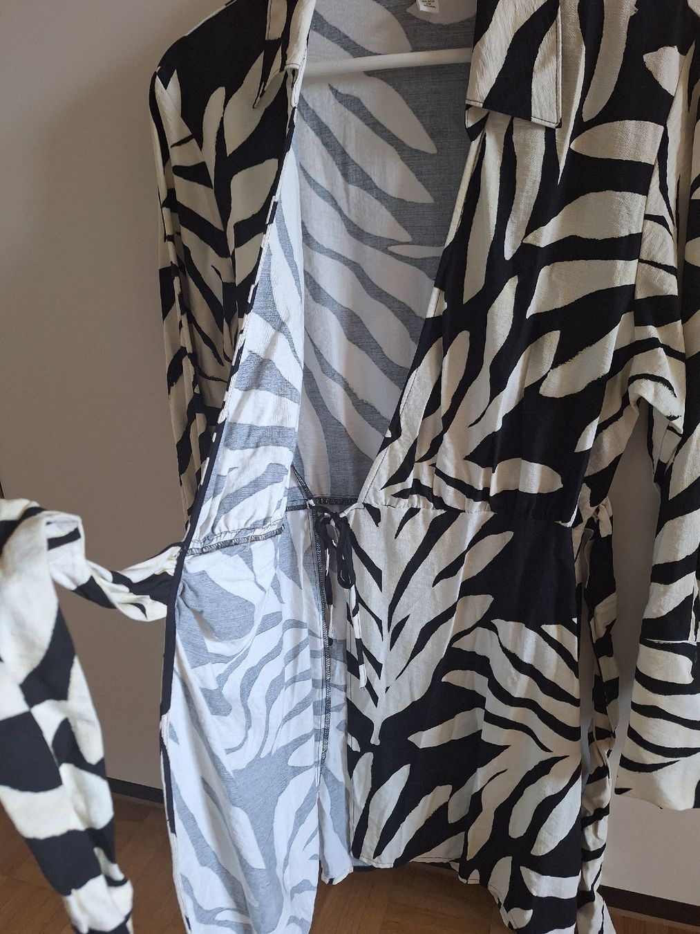 H&M Vestiti: Wickelkleid H&M XS – Nuovo (secondo la descrizione) da Münsingen venduto da lar_hd62 4