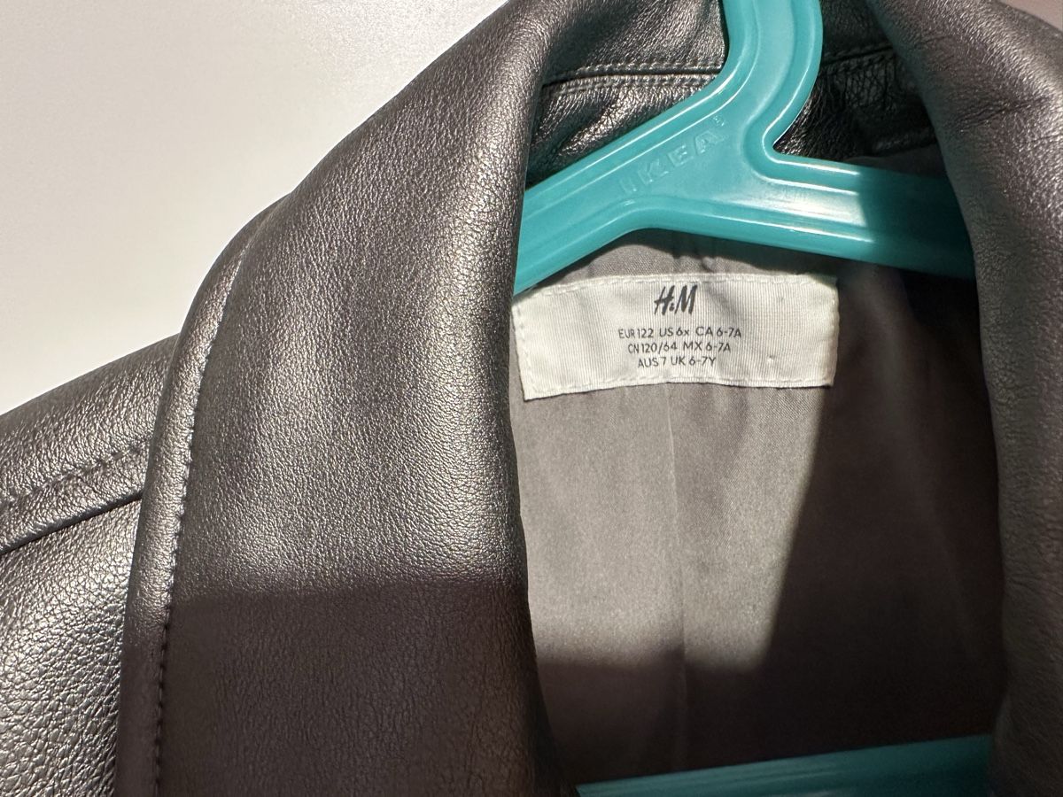 H&M Vestes & Manteaux: Jacke Mädchen – D'occasion à Hinwil par BMW-M-E60 2
