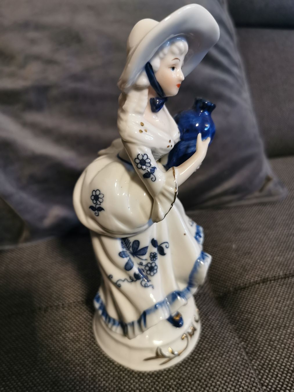 Figuren: Porzellanfigur Frau mit Base/Krug – Gebraucht aus Buchs SG von and_s6ps 3