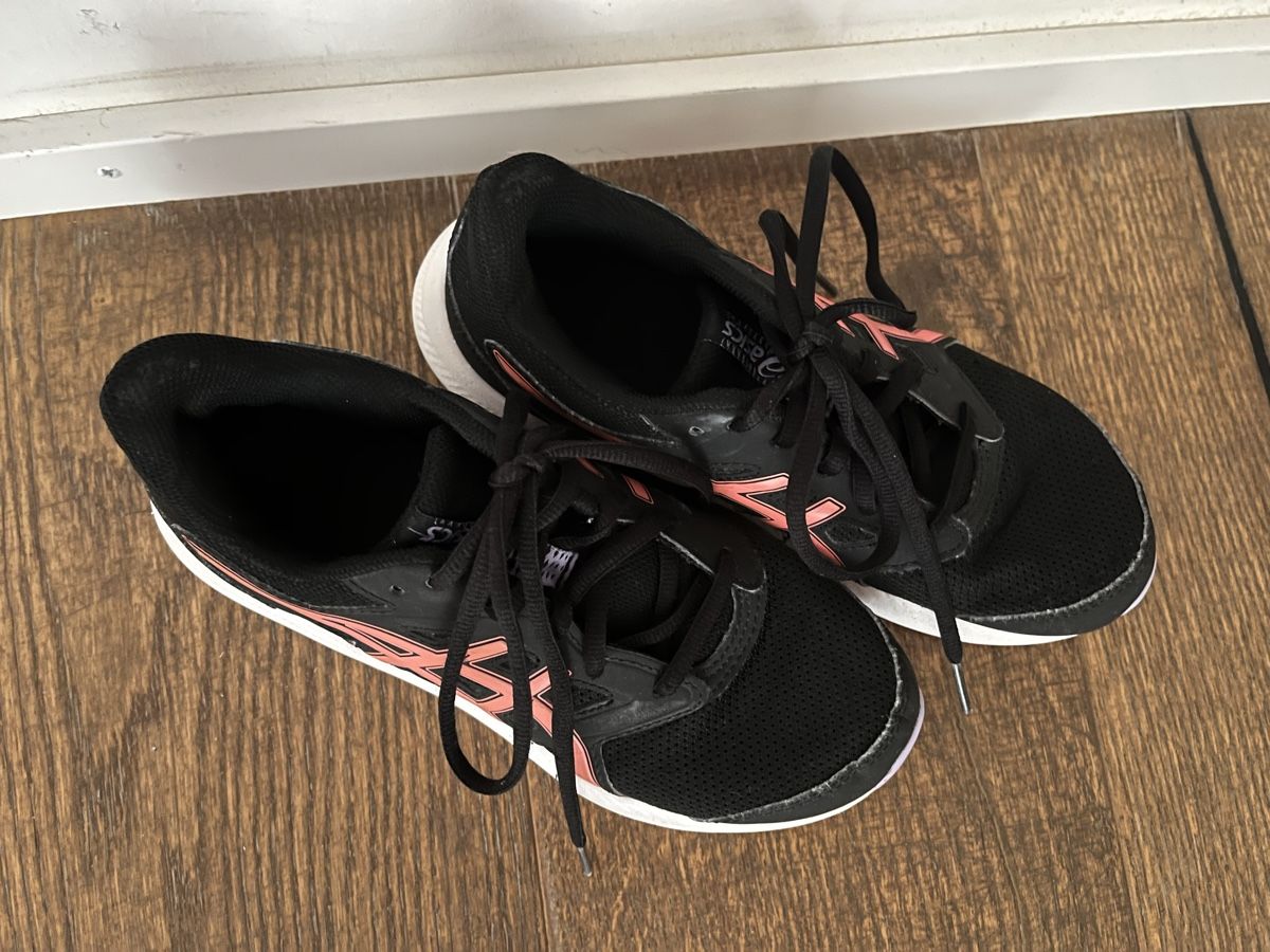Asics Herrenschuhe: Asics Turnschuhe Gr.34,5 – Gebraucht aus Aadorf von Briana00 1