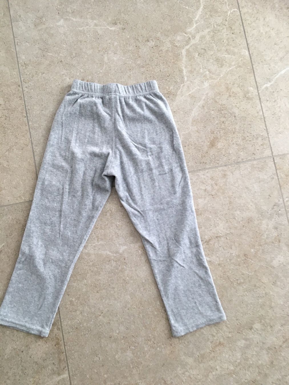 Hosen: Kuschelige Velourshose Gr. 110/116, grau – Gebraucht aus Gächlingen von Tara_devi 1