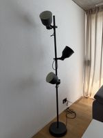Schöne moderne Stehlampe schwarz