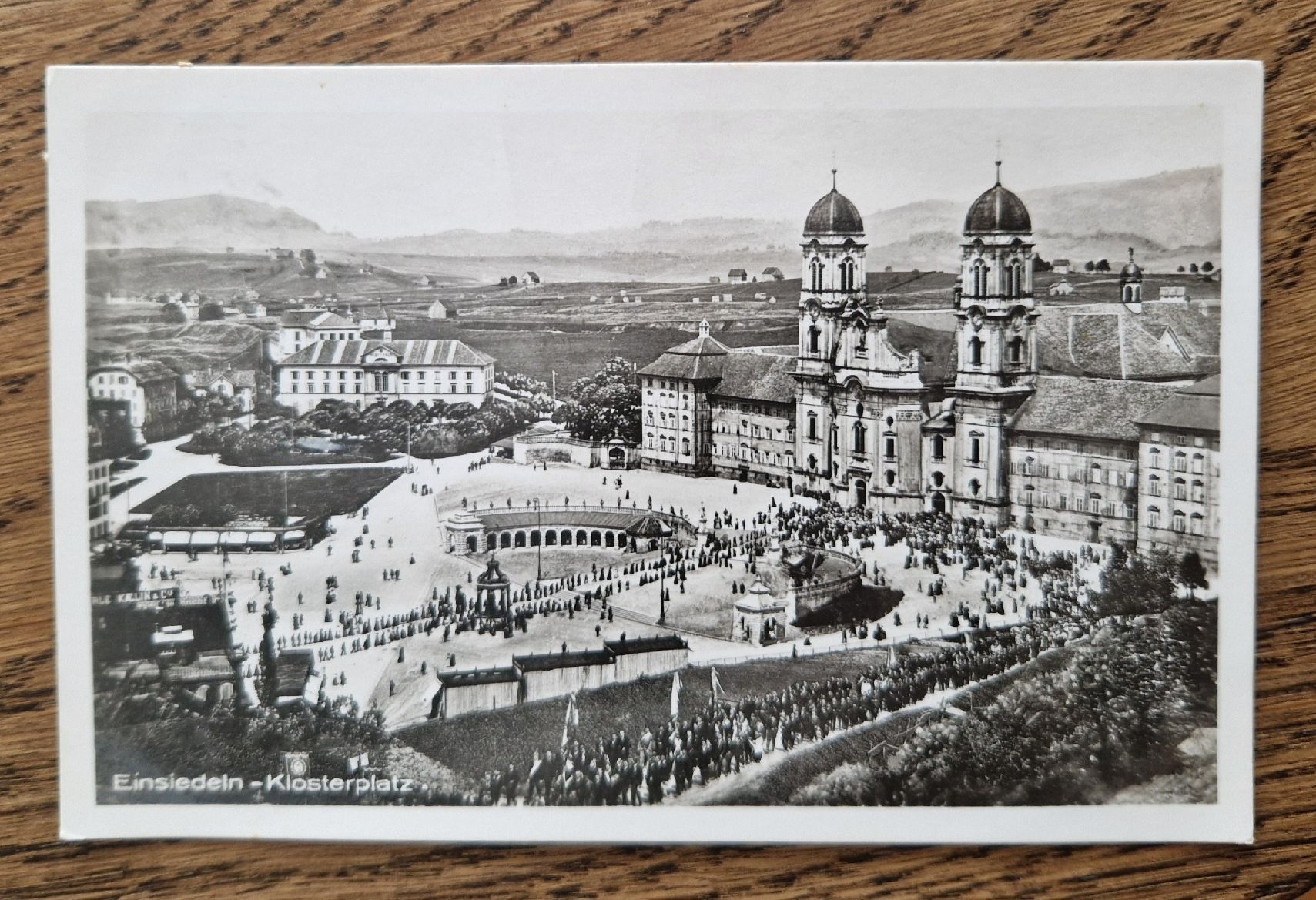 Cartoline postali: Einsiedeln, Klosterplatz, Prozession 1932 – Usato da Ebikon venduto da Donar50