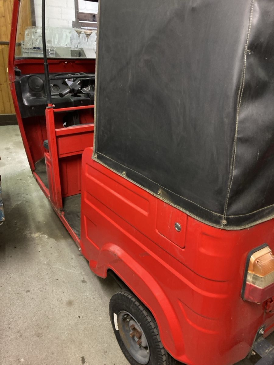Véhicules utilitaires: Tuk Tuk ähnlich Ape Piaggio – D'occasion à Domat/Ems par Felbe 2