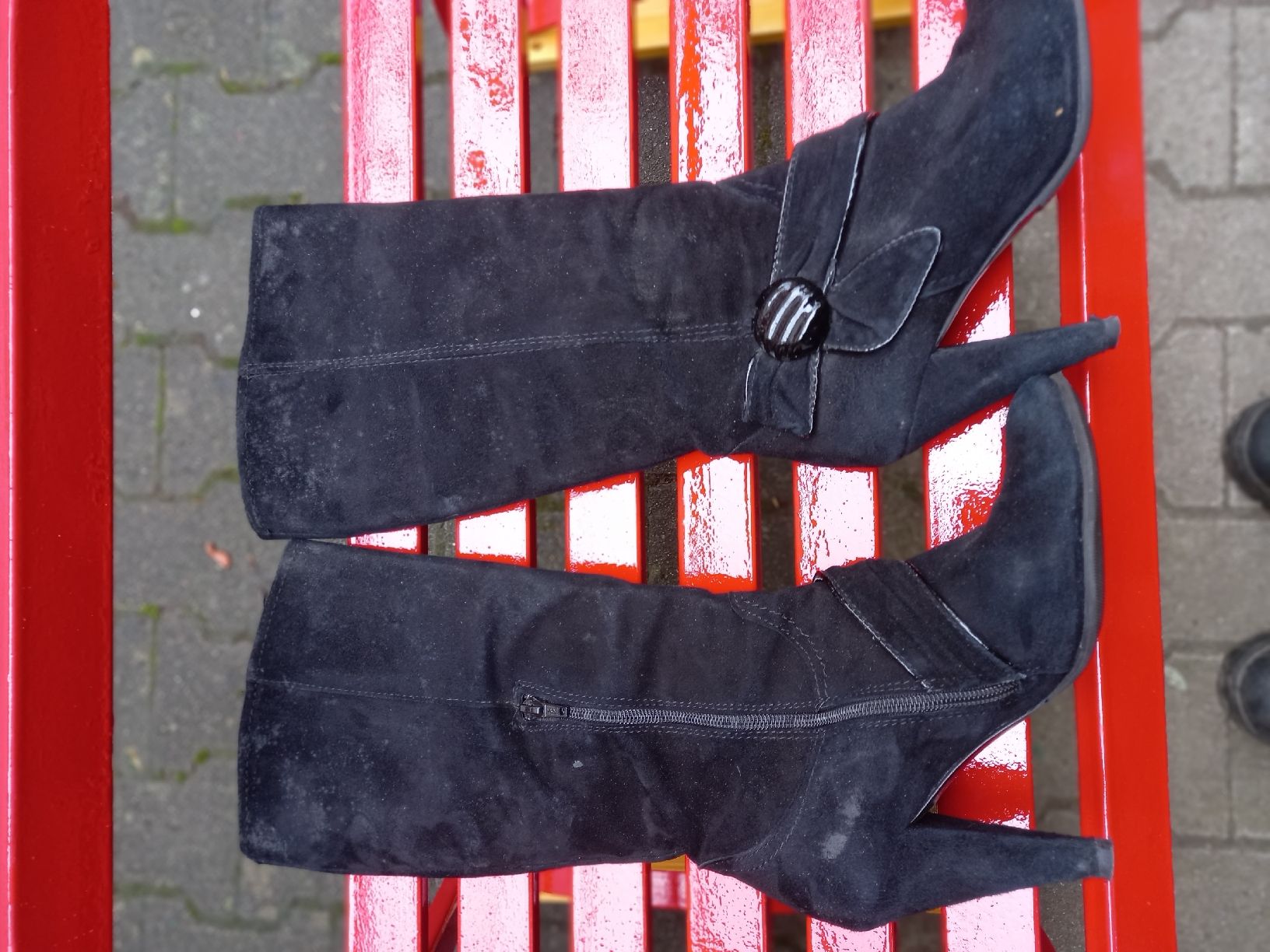 Scarpe da donna: Schwarze hoheStiefel Wildlederoptik, – Usato da Seon venduto da Zack_16 8