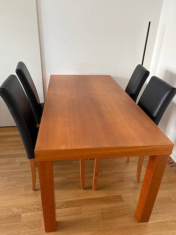 Set di tavolo e panche: Esstisch mit 4 Stühlen – Usato da Basel venduto da noe_m5vd 4