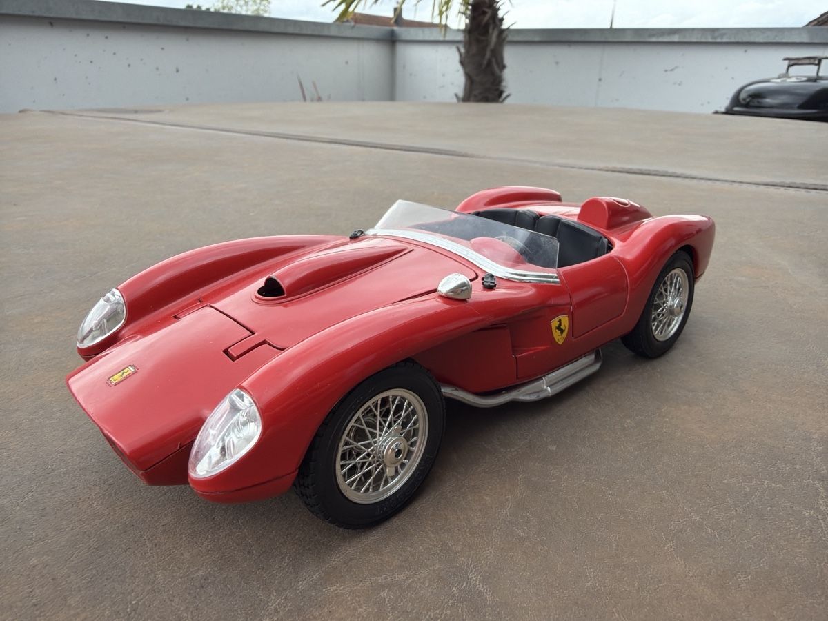 Bburago Modellini d'auto: Ferrari 250 Testarossa - 1/18 - Bburago – Usato da Wolfwil venduto da Rolex1
