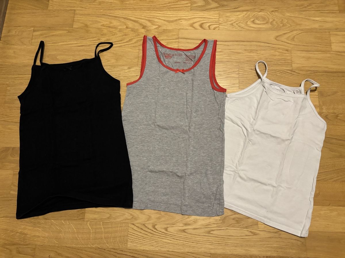 Blusen, T-Shirts & Tops: 3 Tops 146/152 – Gebraucht aus Rünenberg von ZwergLi100