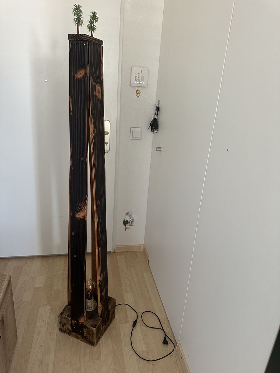 Lampen: Einzigartige Stehlampe aus Holz – Gebraucht aus Buchs AG von gev_87yf 1