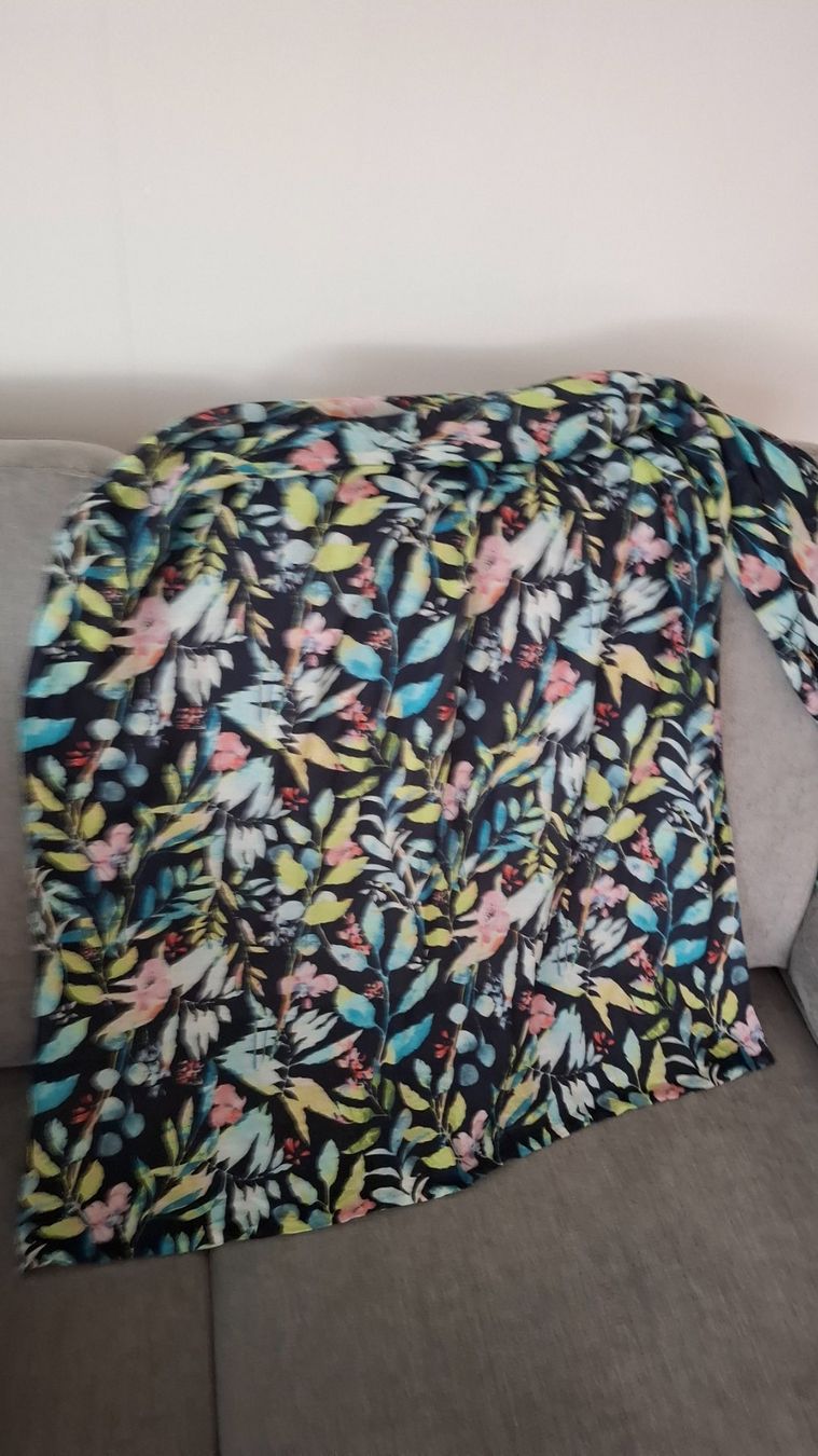 Foulards, Tücher & Schals: Damen Schal mit Blumenmuster bunt – Gebraucht aus Rieden SG von Mohu1 1