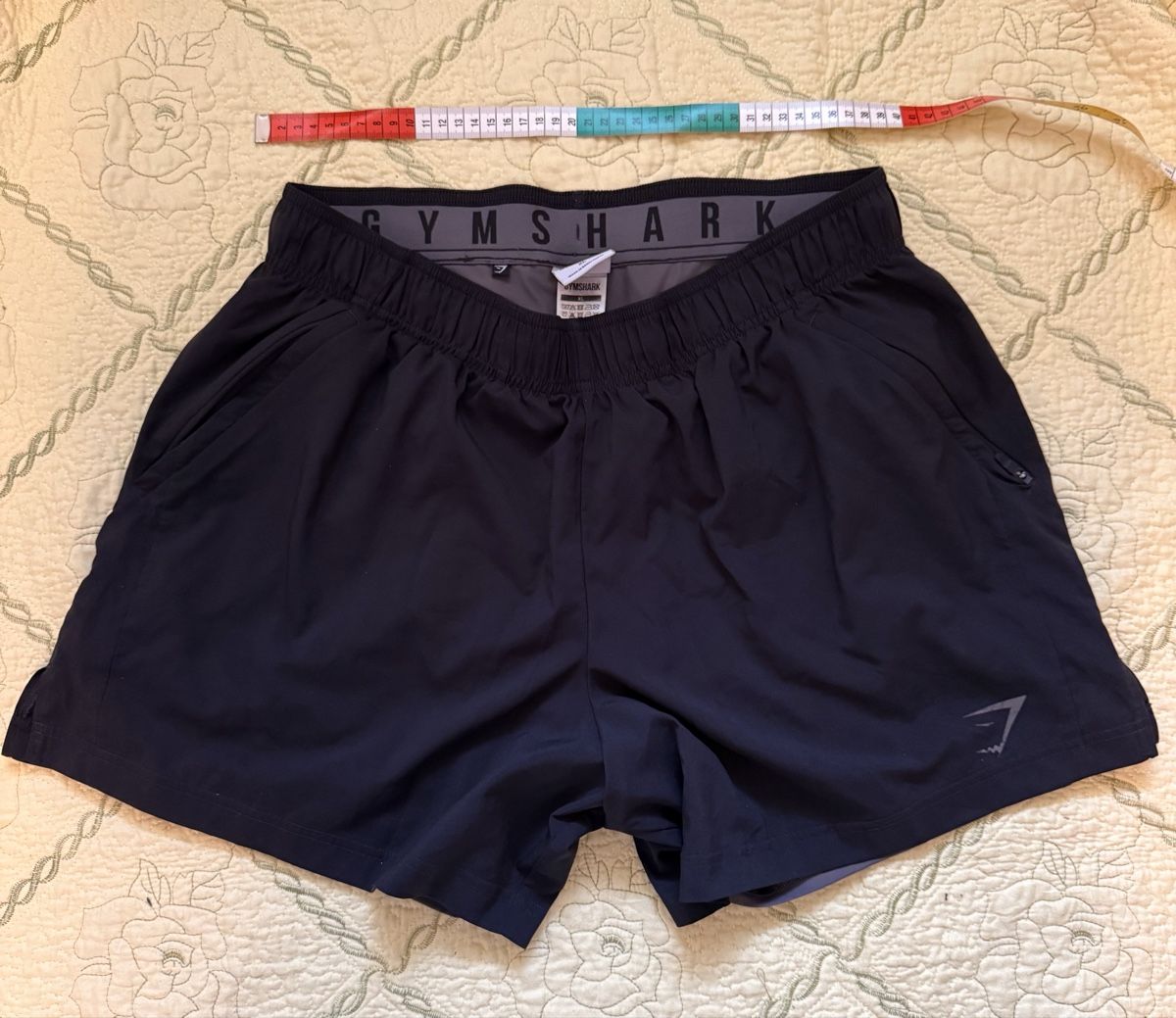 Gymshark Pantaloni: Gymshark Training Shorts - Ideal for Summer Workouts! – Usato da Genève venduto da tem_d8mx