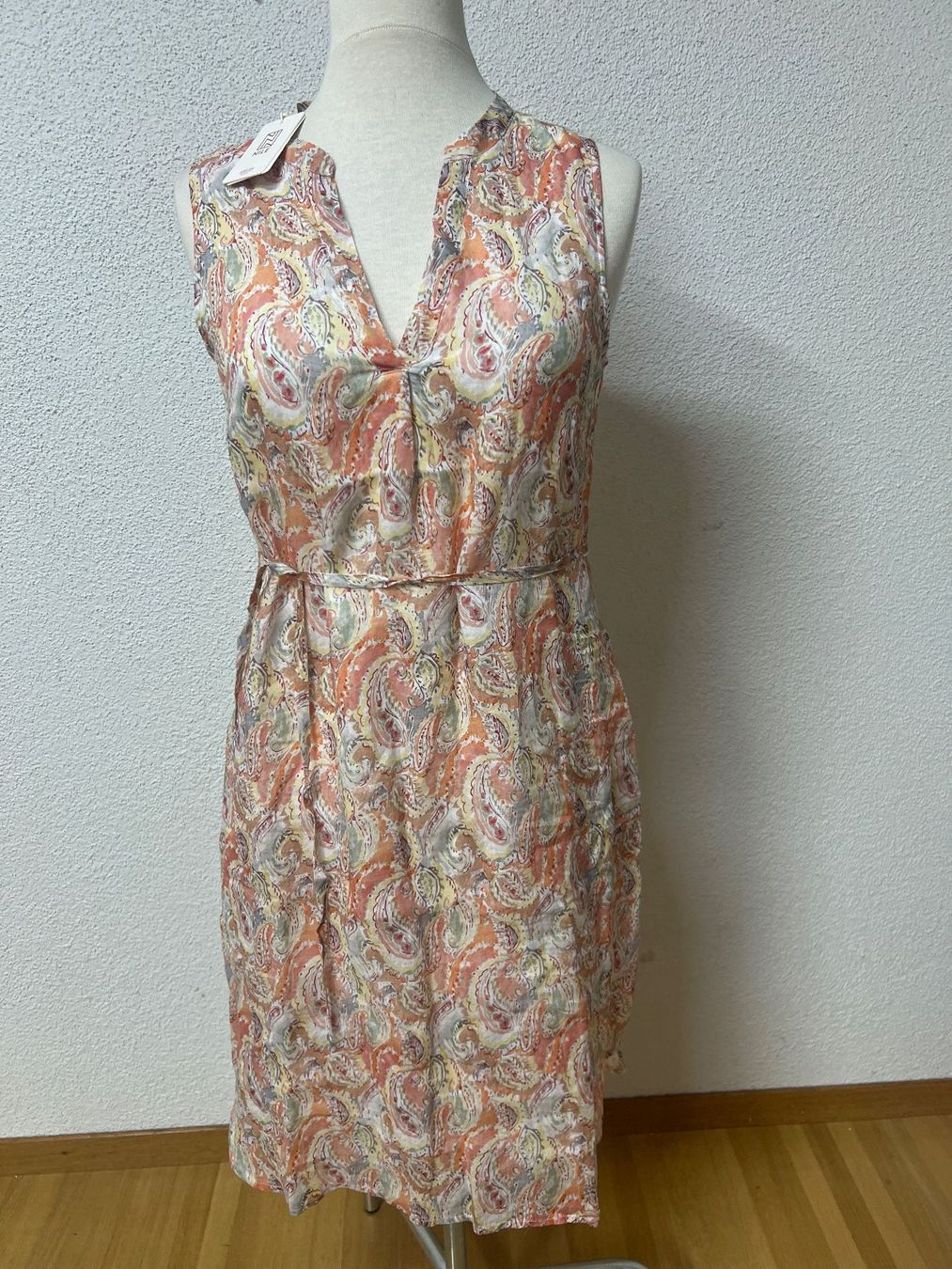 Nile Kleider: Wunderschönes neues Nile Kleid M – Neu (gemäss Beschreibung) aus Maienfeld von 8796