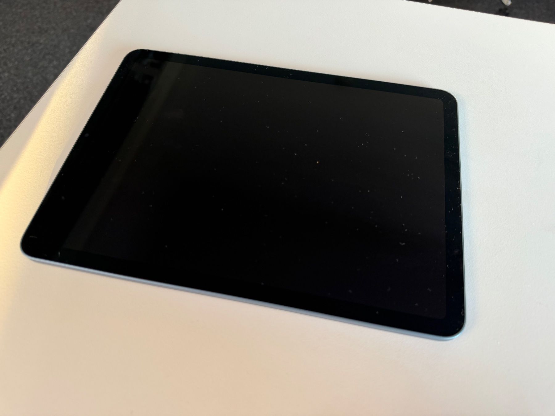 Apple Tablet PC: Apple iPad 5. Generation mit Magic Keyboard blau – Usato da Eiken venduto da Beyeler 6