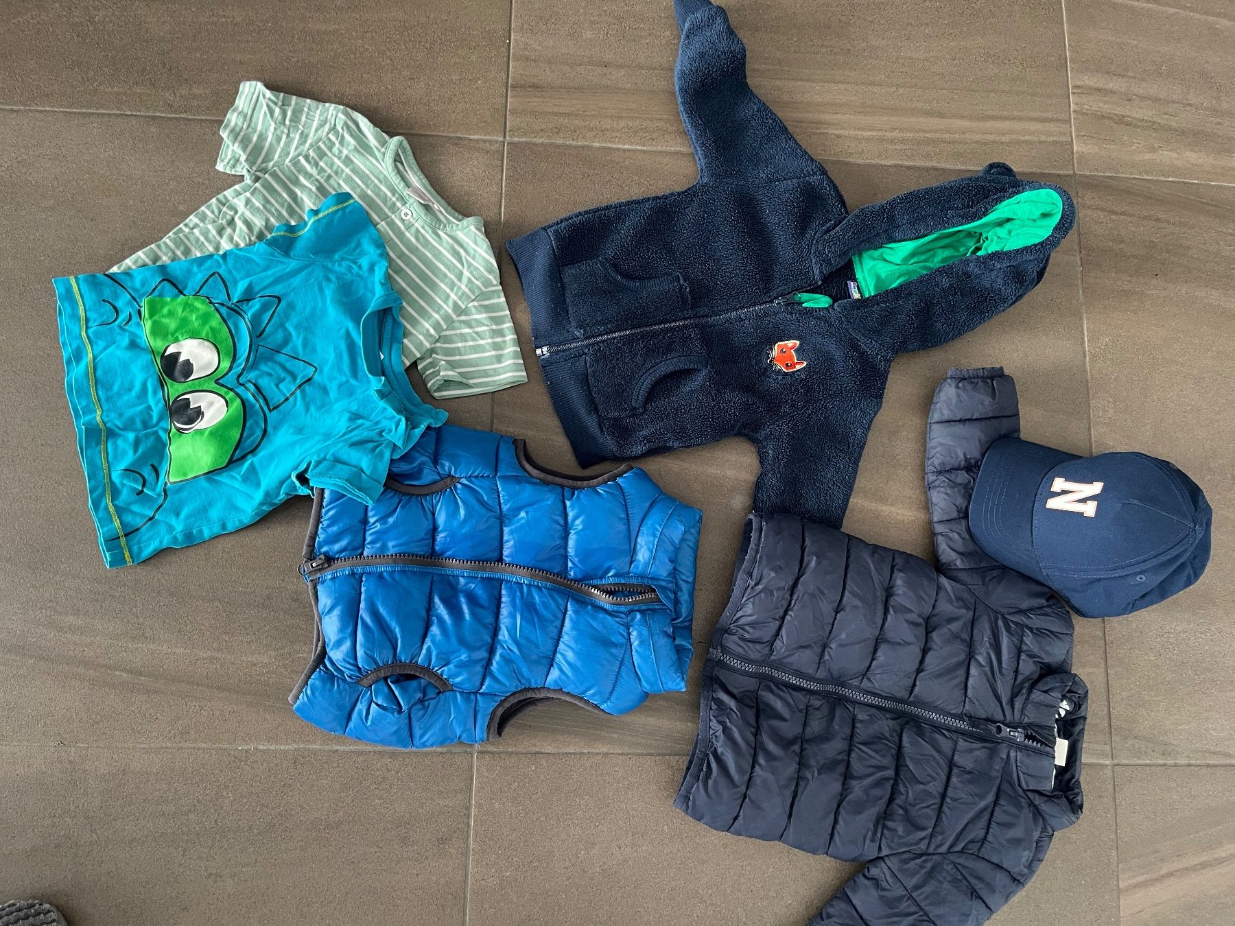 Kleiderpakete & -sets: Jungen Jacke, Weste usw Grösse 80 – Gebraucht aus Abtwil SG von Isi1