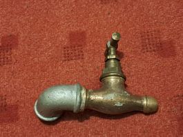 Wasserhahn aus Bunker