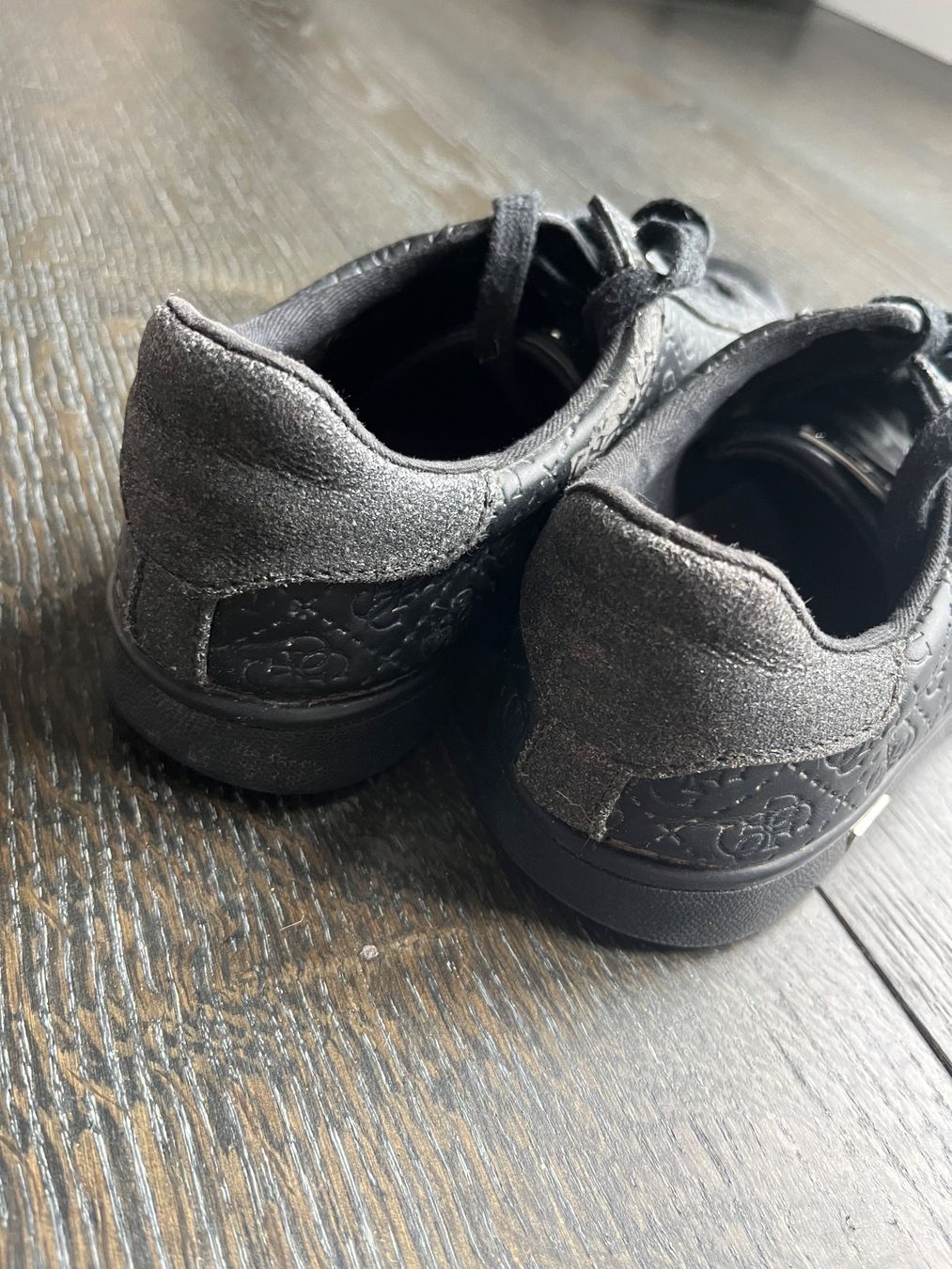 Guess Scarpe da donna: Baskets Guess t. 38 – Usato da Posieux venduto da evs_57x2 2