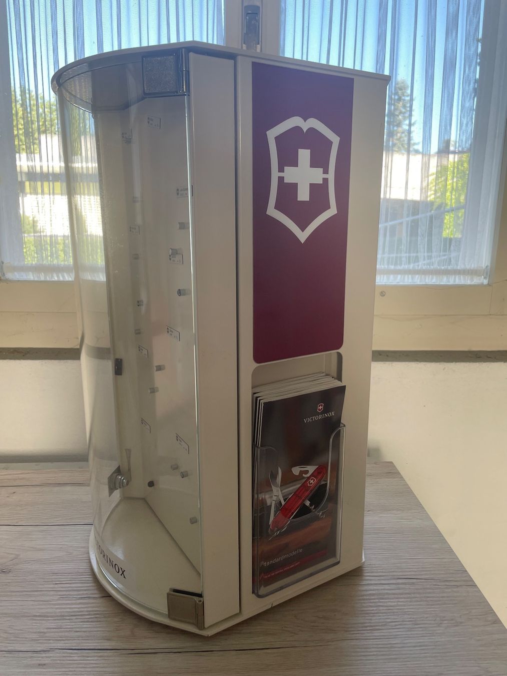 Victorinox Coltelli tascabile: Sammlervitrine für Sackmesser – Usato da Tennwil venduto da Foxcat