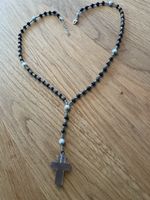 Handgefertigte Rosenkranz-Halskette mit Kreuz-Anhänger
