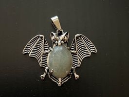 Amulett/ Anhänger Fledermaus ( mit Naturstein)