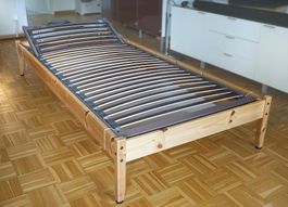Bett und Matratze 90x200
