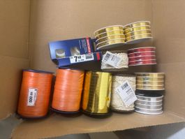 Geschenkband Konvolut diverse Farben und Klebeband neu