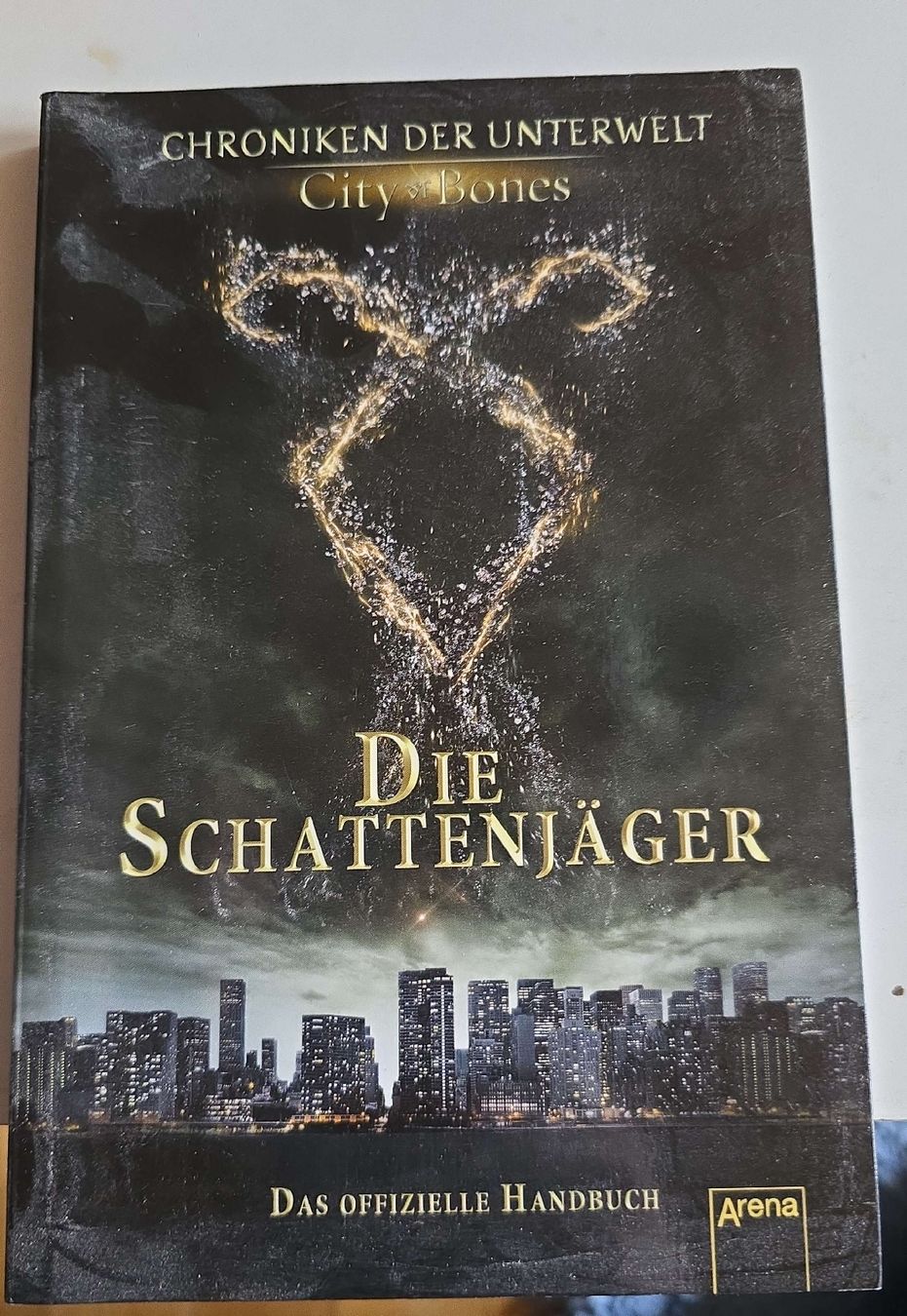 Livres: Die Schattenjäger - Das offizielle Handbuch – D'occasion à Oberbüren par Elk2025