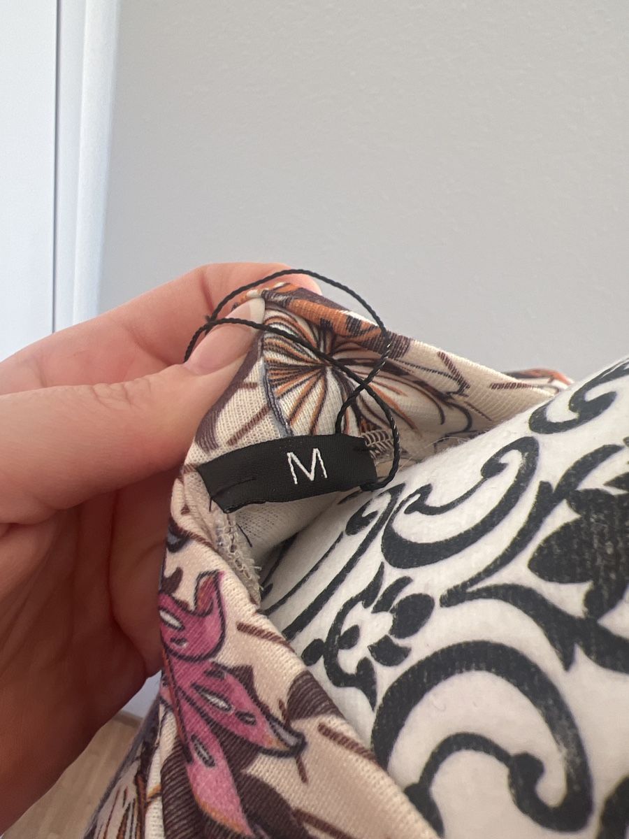 Kleider: Elegantes Midikleid mit Blumenmuster, Grösse M – Neu (gemäss Beschreibung) aus Winterthur von tan_f66m 3