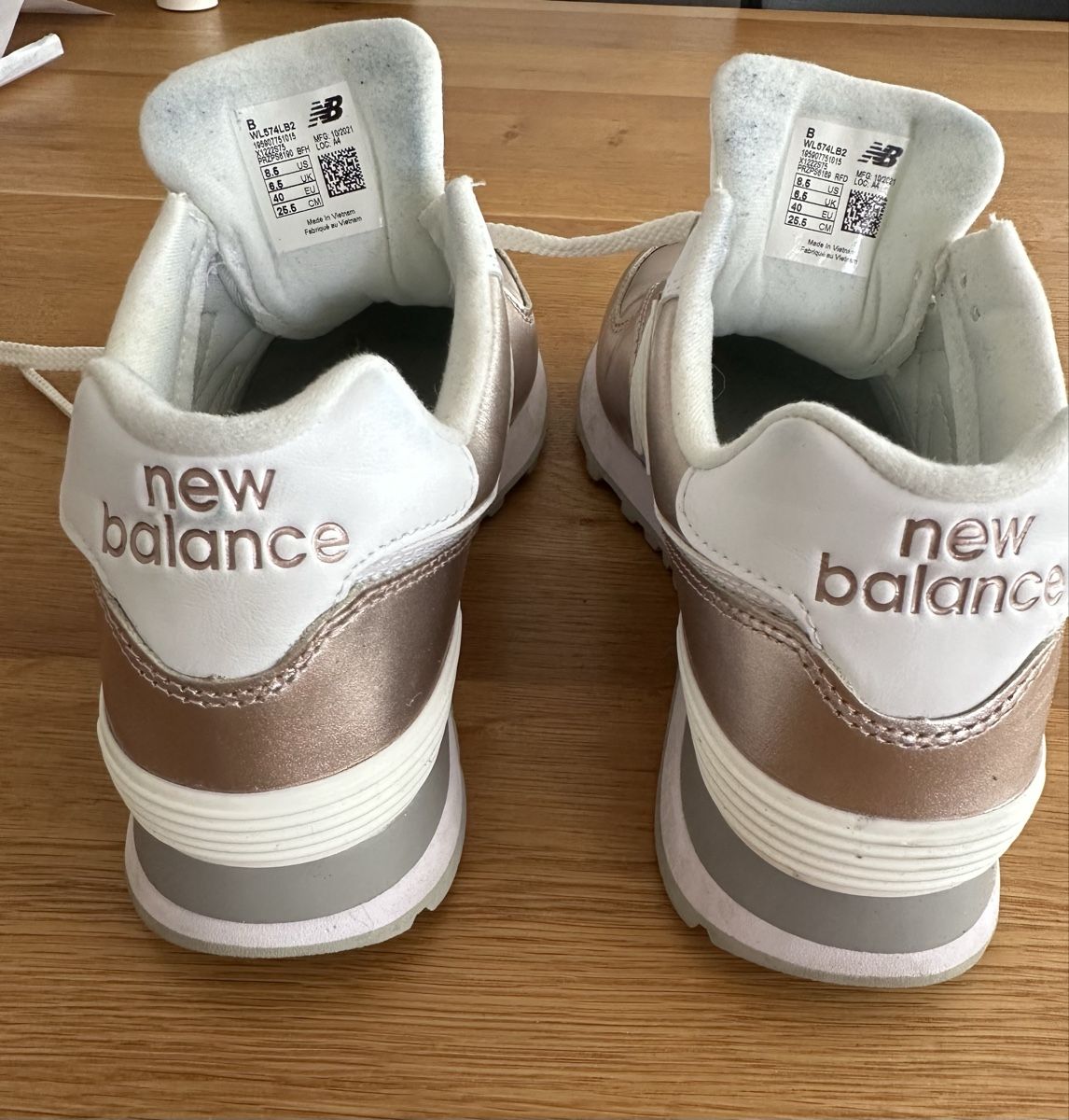 New Balance Scarpe da donna: New Balance Sneaker Gr 40 rosa metallic – Usato da Hindelbank venduto da Surlie 2