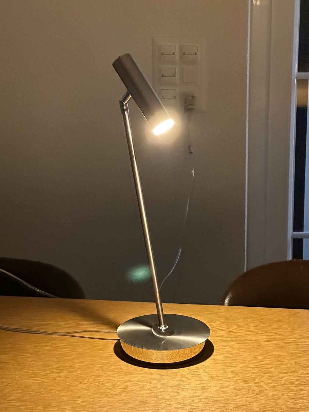 Lampen: Elegante Tischlampe, LED – Gebraucht aus Othmarsingen von MyKauf 1