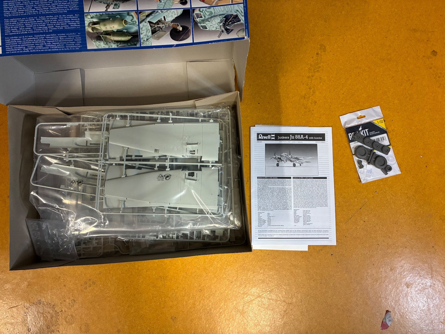 Kit di modellismo & Modellini statici: Junkers Ju-88 1:32 Revell – Nuovo e nell'imballaggio originale da Rapperswil BE venduto da Silverwings 1
