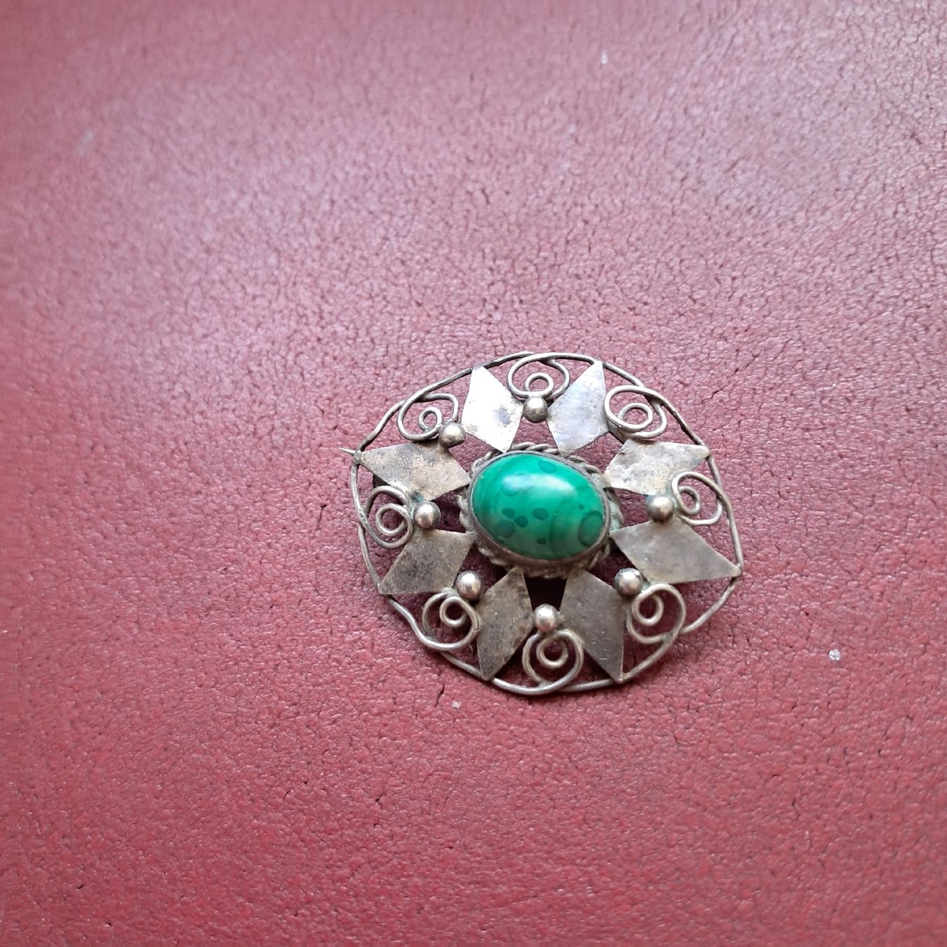 Spille & Fermagli: Brosche mit Malachit Stein Silber Vintage Zustand gut – Usato da Dietikon venduto da una_y6wy