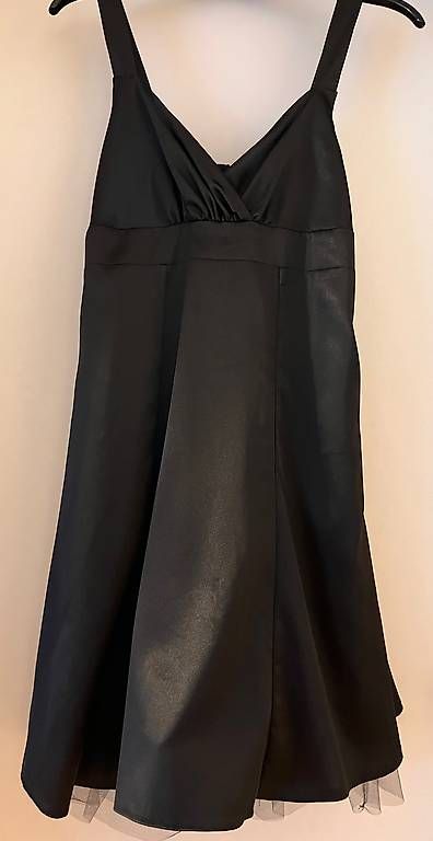 Vestiti: Vendo abito festivo nero – Usato da Jona venduto da sen_vd8v 1