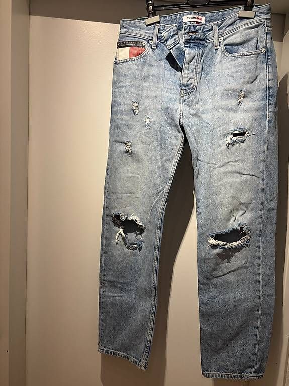 Tommy Hilfiger Jeans: Tommy Jeans Gr.30/30 Hellblau (R) – Usato da Wallisellen venduto da ASZT