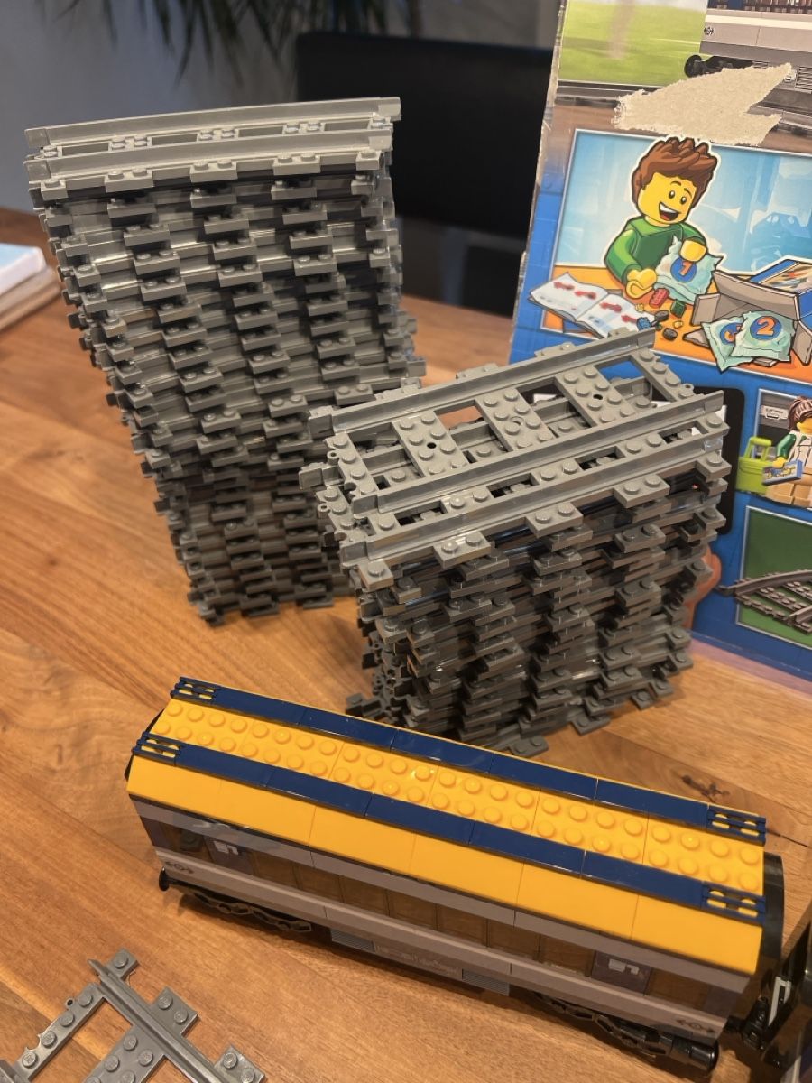 Lego Jeux de construction: LEGO City Train Set 60197 Good Condition – D'occasion à Zürich par JuneBaby12 2