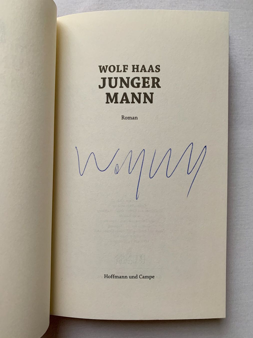 Libri: Wolf Haas – Junger Mann, handsigniert – Usato da Regensdorf venduto da JoergR