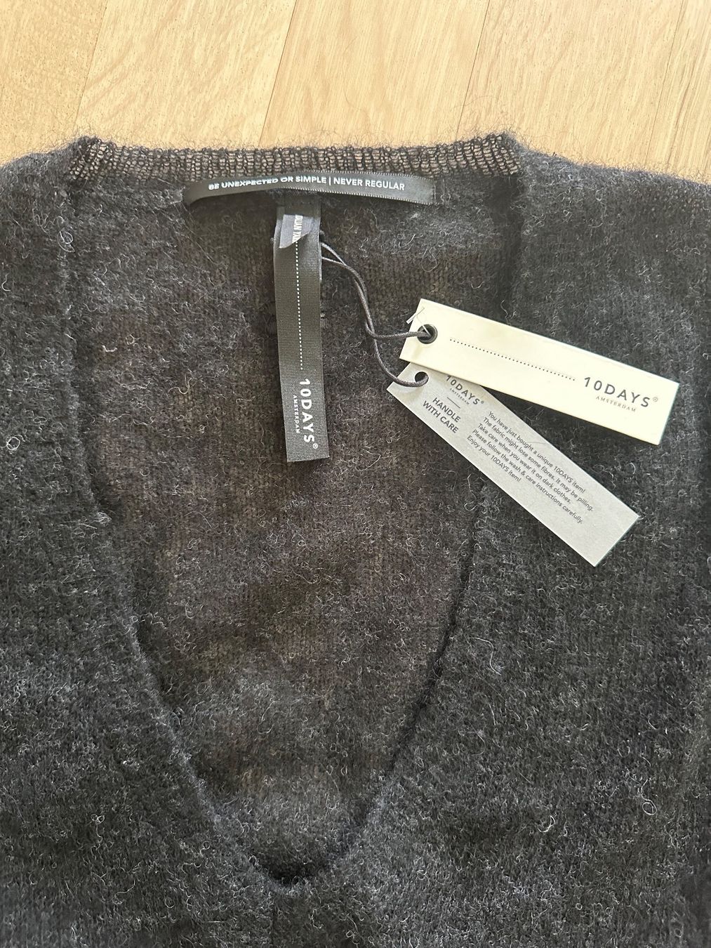 Maglioni & Felpe: 10DAYS  - V-Pullover oversized - Alpaka/Wolle - Gr. S - NEU – Nuovo e nell'imballaggio originale da Dübendorf venduto da san_tt6m 1