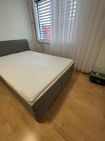 Graues Polsterbett 150×200 inkl. Matratze & Topper  wie neu