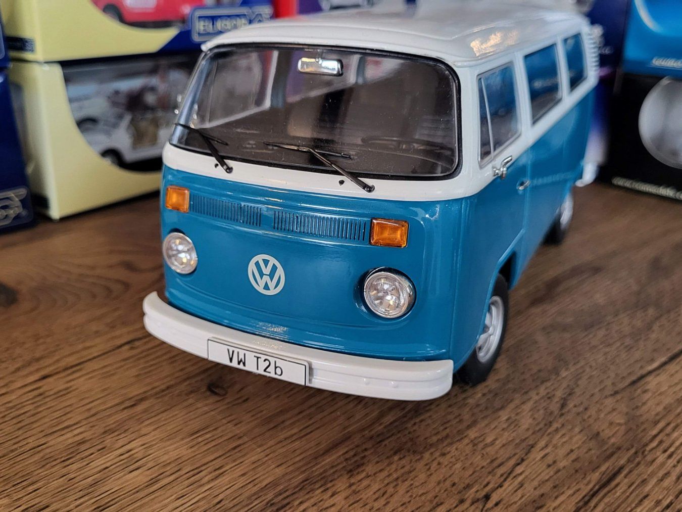 KK-Scale Modellini d'auto: VW T2b Bus 1:18 KK-Scale – Usato da Rothrist venduto da Juana5 1