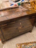neue schöne Holzbox mit Intarsien, Vintage Schmuckschatulle