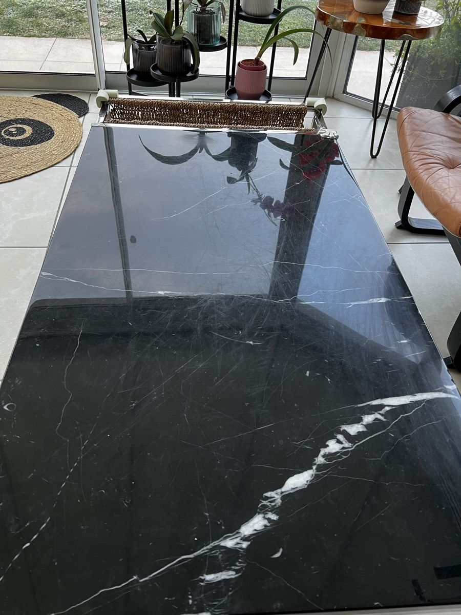 Tische: Table basse noir, marbre et métal. gebraucht – Gebraucht aus Tannay von valkyrichek 4